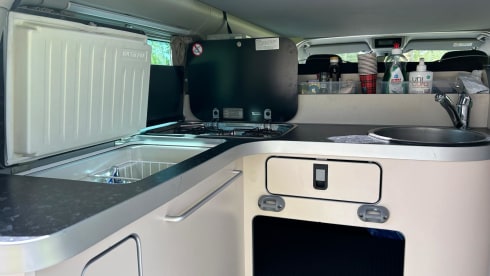 t'Bussie – Ford Custom Nugget, on the road with the Bussie!