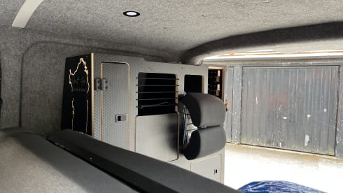Generale Bee – 2 berth Volkswagen campervan from 2017