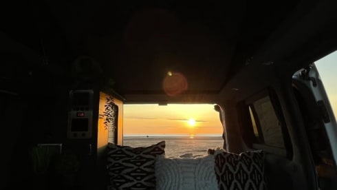 Charlie Van Dan – 4 berth Ford campervan from 2018