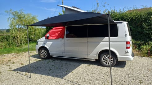 Betty – 4 berth Volkswagen campervan 2011