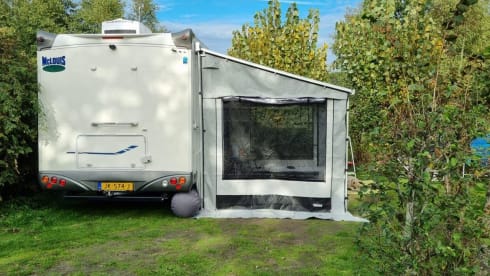 Maatje  – 2p McLouis semi-integrated uit 2011