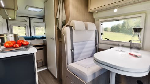 Matty – Gloednieuwe carado CV640 camperbus