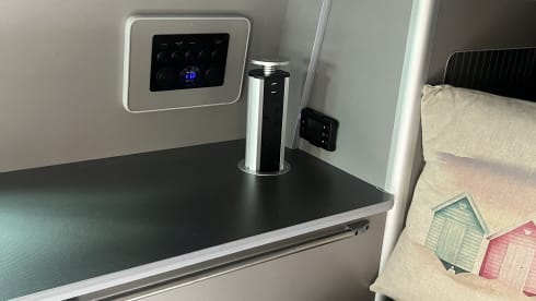 Jude – 4 berth Volkswagen LWB Campervan 2014 New Conversion 