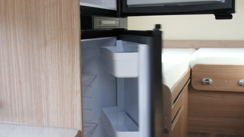 3 – Spacious 2-person camper with single beds or king-size bed!