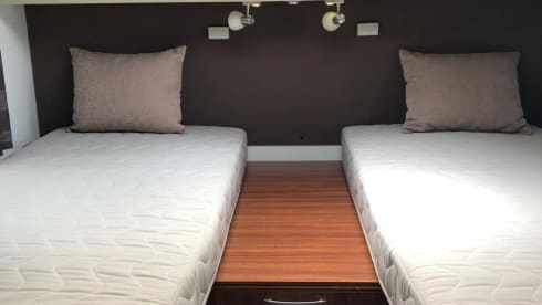 Luxury 5-person camper