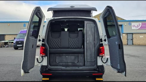 Benji – New conversion T6.1 4 berth Volkswagen campervan 