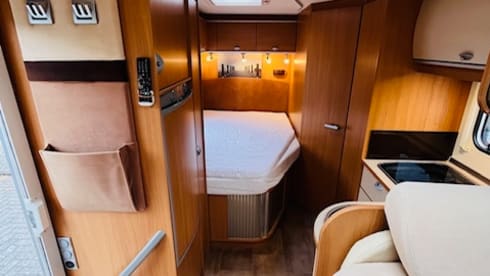 Huur deze mooie compacte camper inclusief gehele inboedel! – Fiat Ducato Bürstner Nexxo semi-integrated from 2010