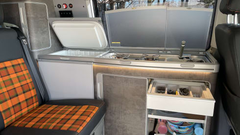 Aloha beach camper Orange – VW T6 Automatic