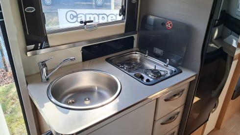 Luxe Etrusco Automaat met enkele bedden/hefbed ,grote garage