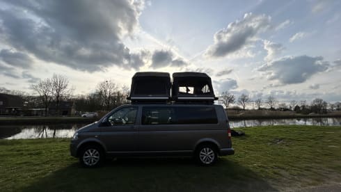 Rooftop party Van  – Happy 4 person Volkswagen party Van.