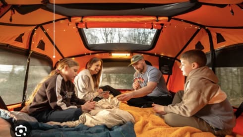 Jaxx  – Huur een camper met 4+4 zitplaatsen en een extra grote daktent.