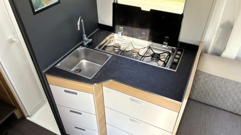Joep – Fijne Adria camper voor 4 personen
