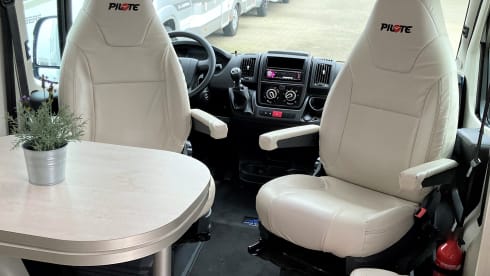 Beautiful Pilote 4-person camper