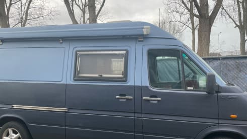 Ollie – 2p Volkswagen bus from 2004