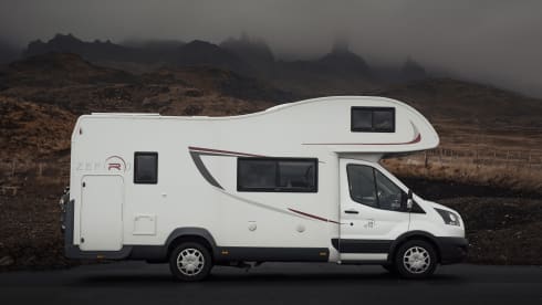 Jura – Jura - 5 Berth Luxury Motorhome