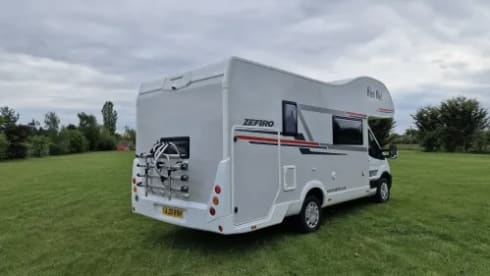 Roamify Motorhome Hire  – 6-Bett-Roller Team Zefiro 675 (Auto) - www.roamify.co.uk