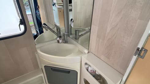 Friendly Camper – Restyled camper | Working off grid