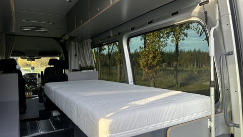 Bertus – Mercedes Sprinter 519CDI 3.0 V6 (191 hp) Automatic Bus Camper – B driving license –