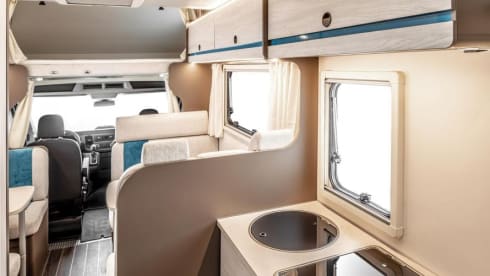 Family – Brand new 7-person alcove camper with bunk beds