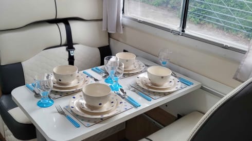 Autoroller 746 automatic – 6 berth Roller Team alcove from 2021