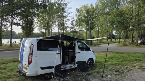 Camper incognito  – 2p Ford bus from 2018