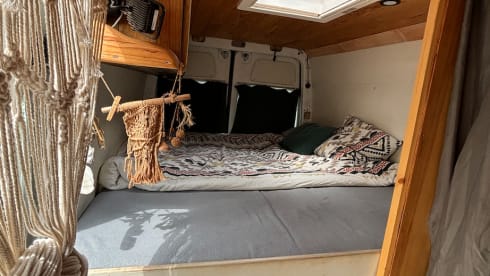 Spacious campervan - kitchen & shower - Fully off grid