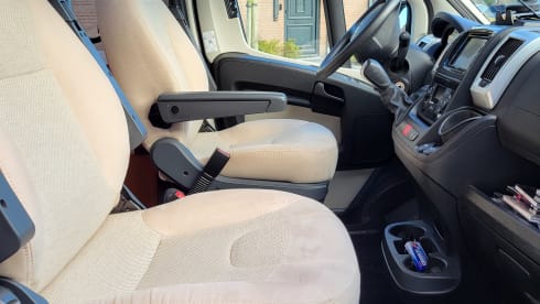 CamperTonFranka – 2p Carthago bus from 2017