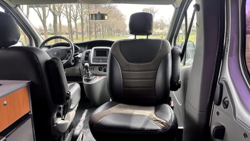 Het Reisbussie – 2-seater Renault bus from 2011