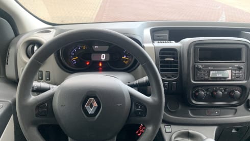 KIWI GOLD (6) – Renault Trafic Eco bus camper completely self-sufficient