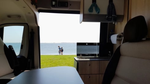 Igor – Tough Luxury Pössl/Clever campervan 2+1p Off-grid