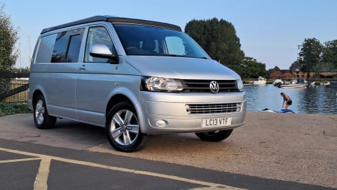 Campie – Volkswagen 'Poptop'  T5 Transporter Camper-van 