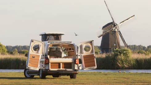 The Vancrafters – 2p Volkswagen campervan The Vancrafters Interior