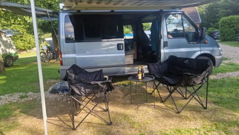 4p Ford campervan uit 2003