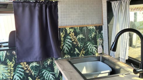 Bruno – 2-persoons Ford campervan uit 2016