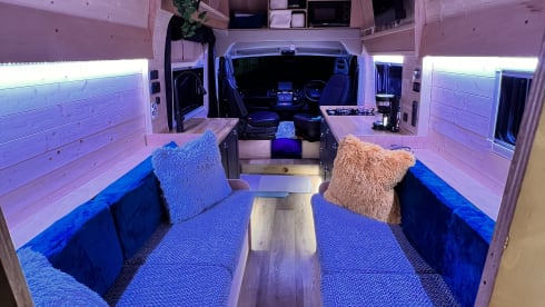 Trekker – Peugeot Boxer Electric Bed/Lithium powered/off-grid  2Berth