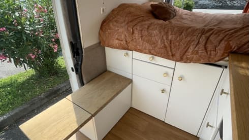 Sallie – 2p Peugeot bus uit 2016