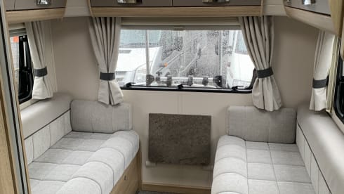 Autoquest 196 – Autoquest 196 motorhome 6 berth (delivery and pick up available)