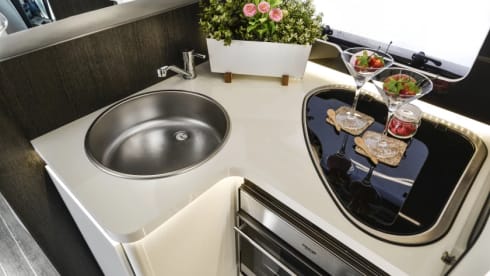 L2R – Comfort 2-4 berth, free WiFi & insurance 