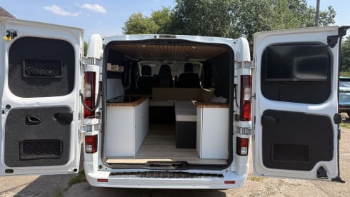 TZM – Campervan Vauxhall Vvaro a 2 posti letto, passo lungo, dal 2026
