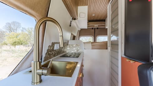 Extra high luxury off-grid camper for 2 adults and 1 child 