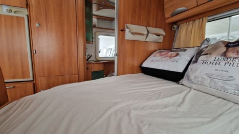 Hymer  – 2p Hymer camper + bicycle carrier