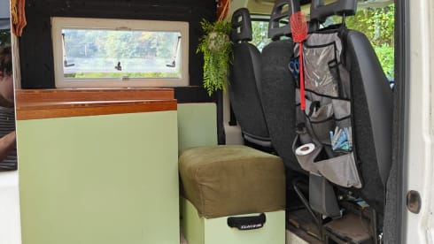 2p Citroën bus uit 2012