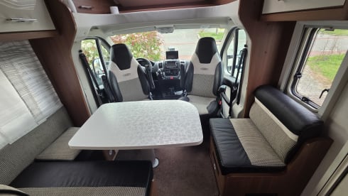 Luxe Fiat LCM semi-integrated Camper