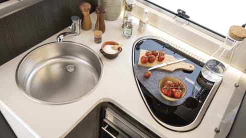 5 berth - Automatic / 2 cabins  – New Zefiro 696  auto - Wi-Fi / Rear double bed.