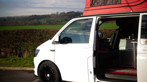 Oska – Stunning 4 Berth VW T6 Campervan