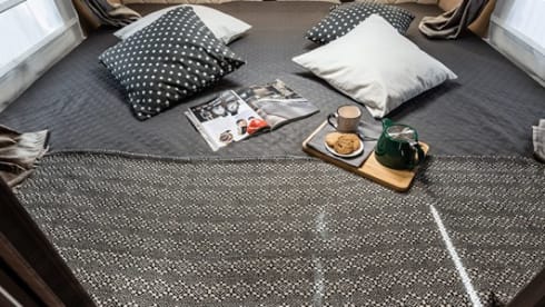 Sasha – New McLouis 4/5 people, semi-integrated 2023