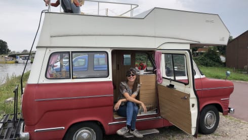 Tijdelijk onbruikbaar: Lady in Red – Nostalgic on the road