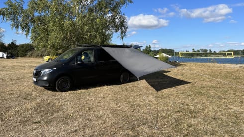 Dirt – Mercedes V-class off-road camper van