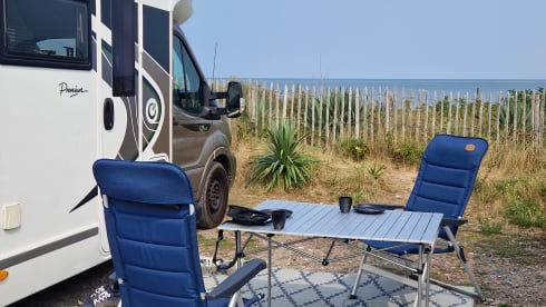 Go explore – Luxury camper with automatic transmission and 170 hp, full of options