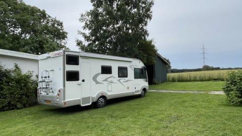 Spacious 6-person family camper